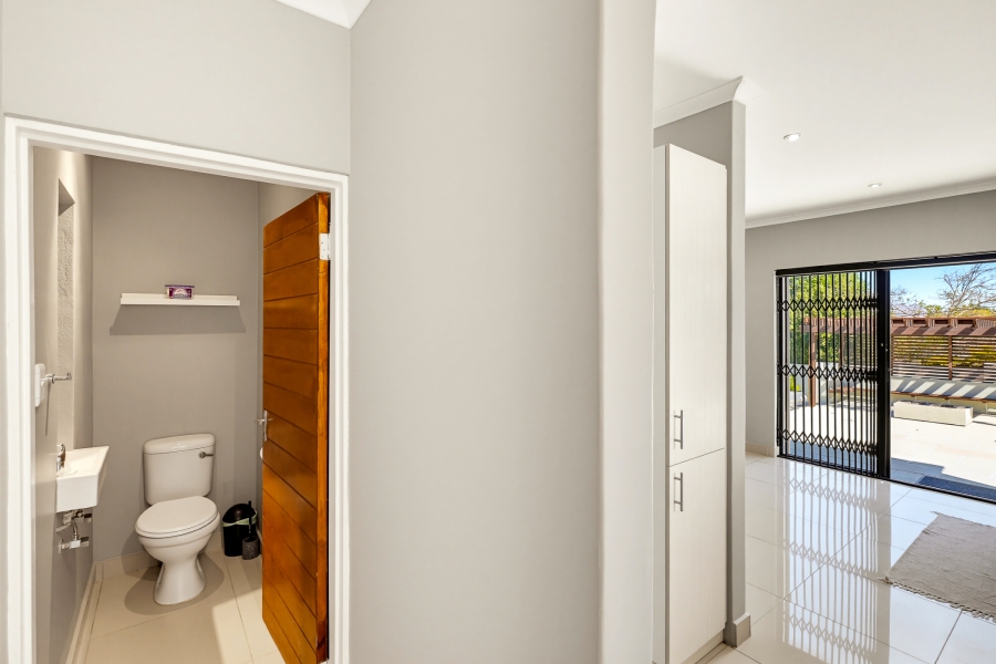 4 Bedroom Property for Sale in Pearl Marina Western Cape